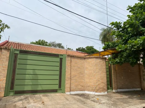 VENDO CASA EN LAMBARE ZONA SUPERMERCADO EL PUEBLO COD 6746